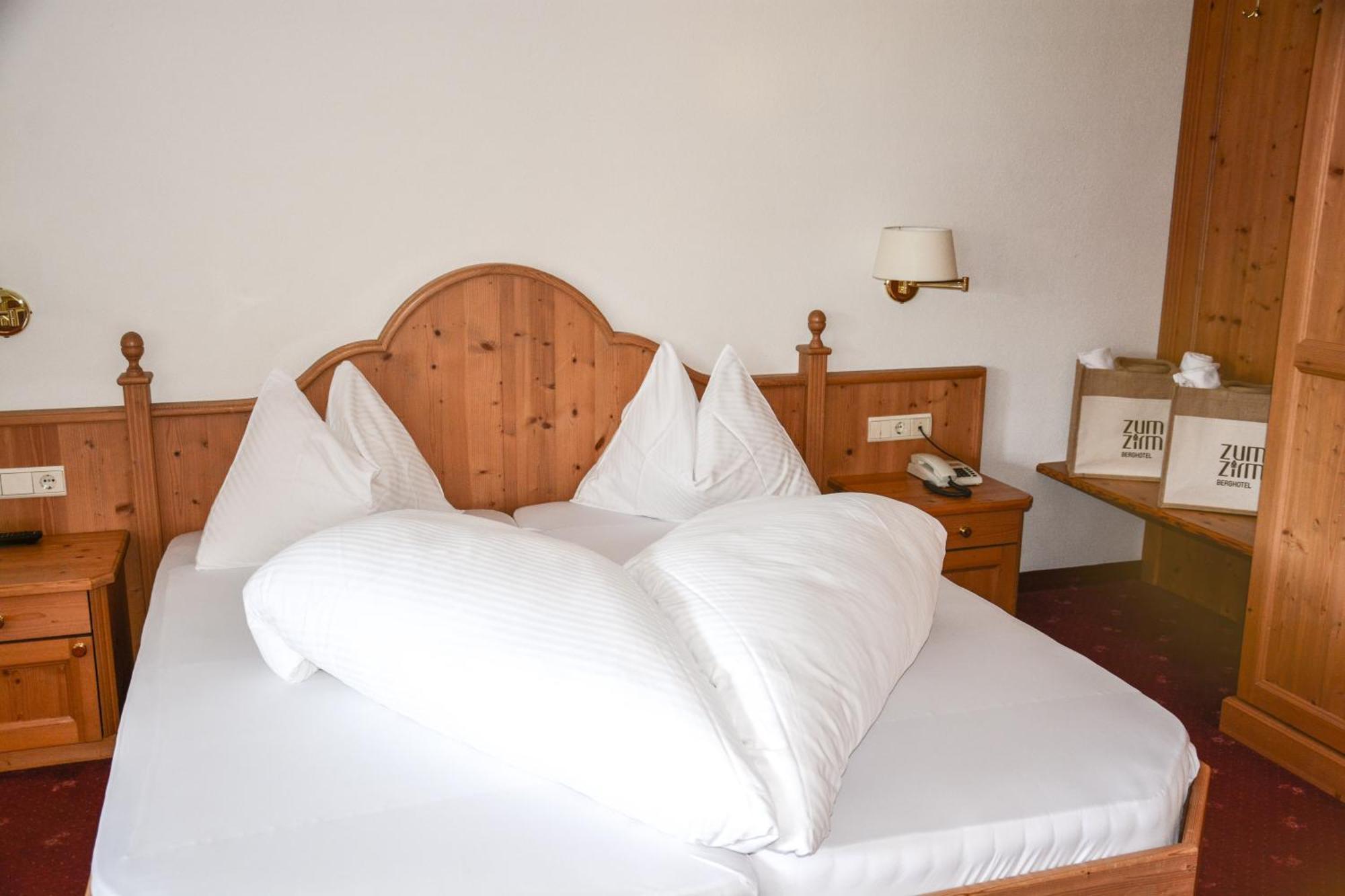 Berghotel Zum Zirm Collalbo Esterno foto