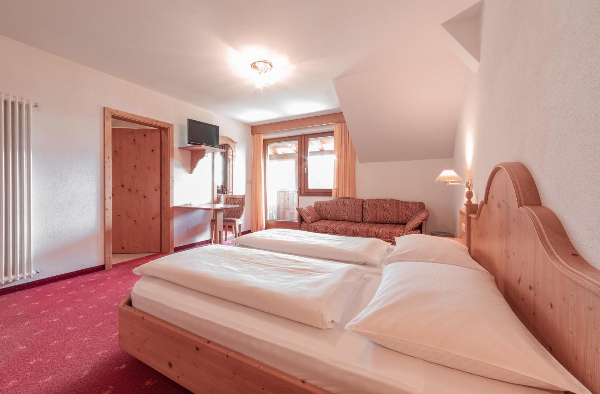 Berghotel Zum Zirm Collalbo Esterno foto