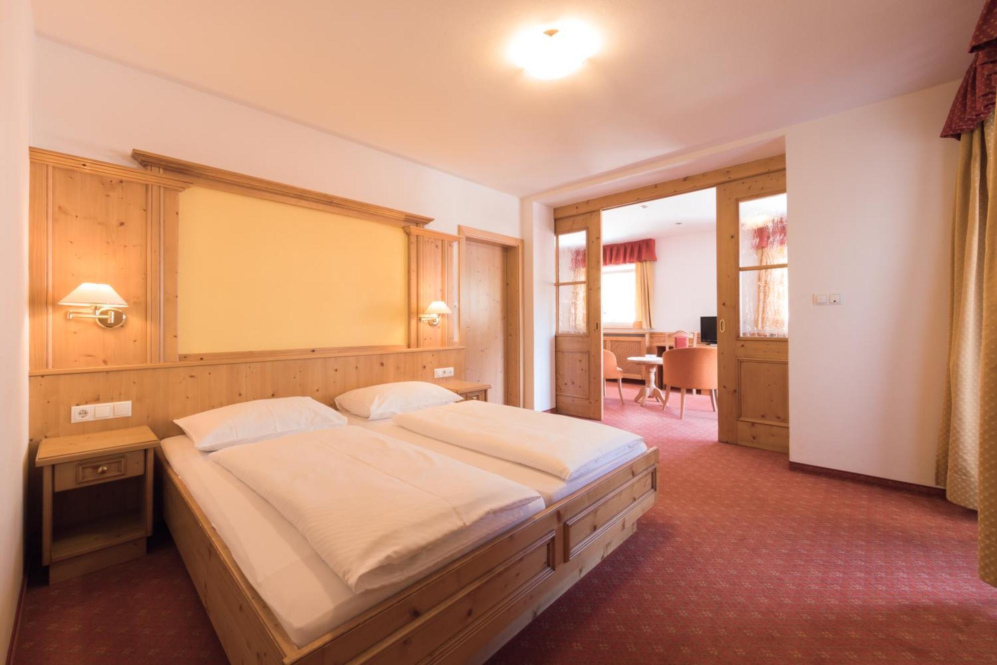 Berghotel Zum Zirm Collalbo Esterno foto