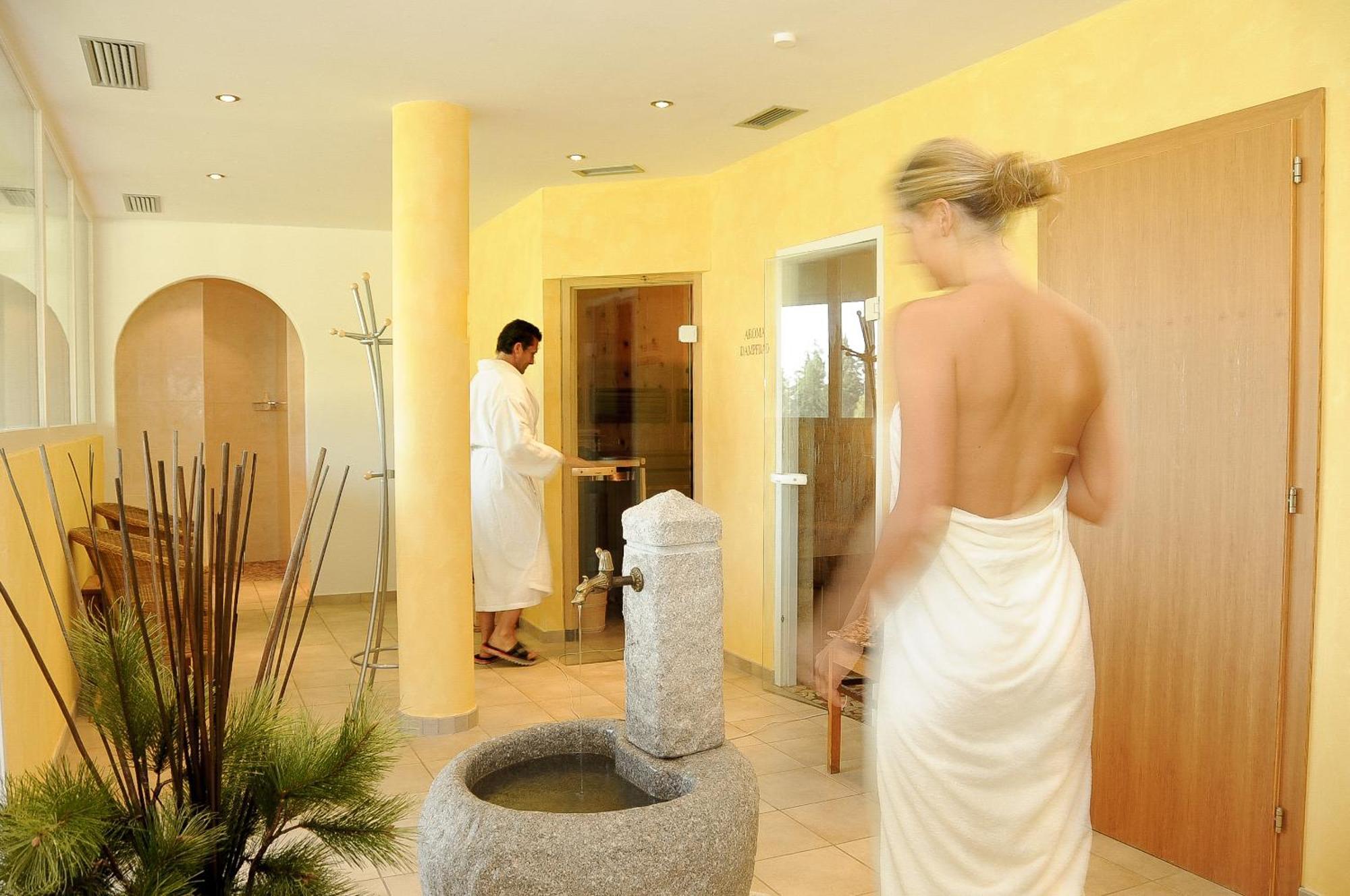 Berghotel Zum Zirm Collalbo Esterno foto