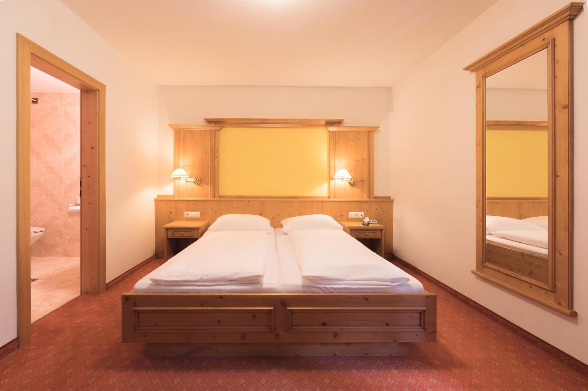Berghotel Zum Zirm Collalbo Esterno foto