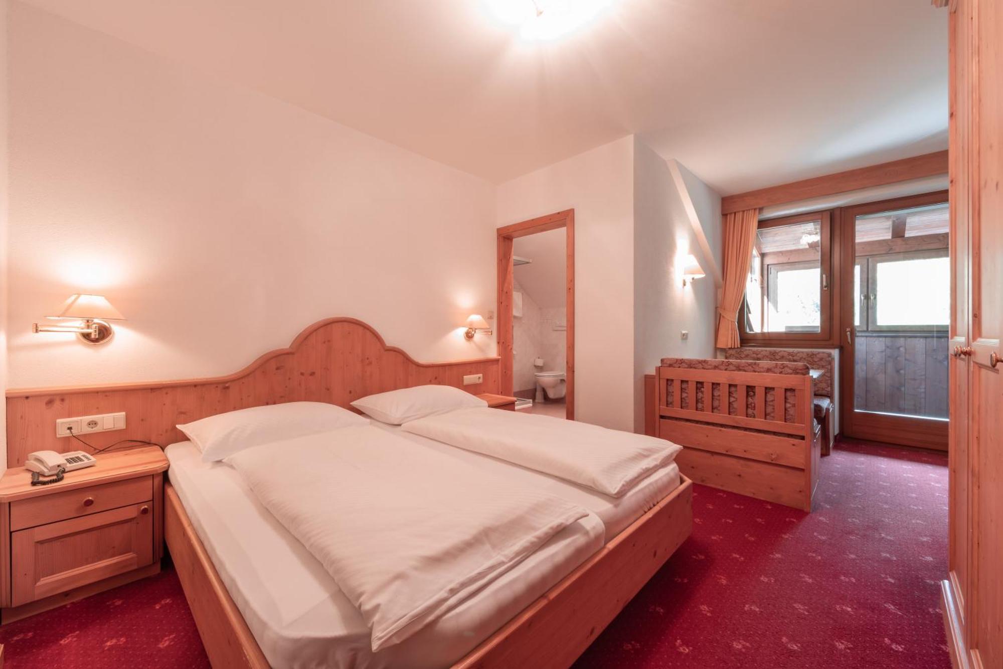 Berghotel Zum Zirm Collalbo Esterno foto