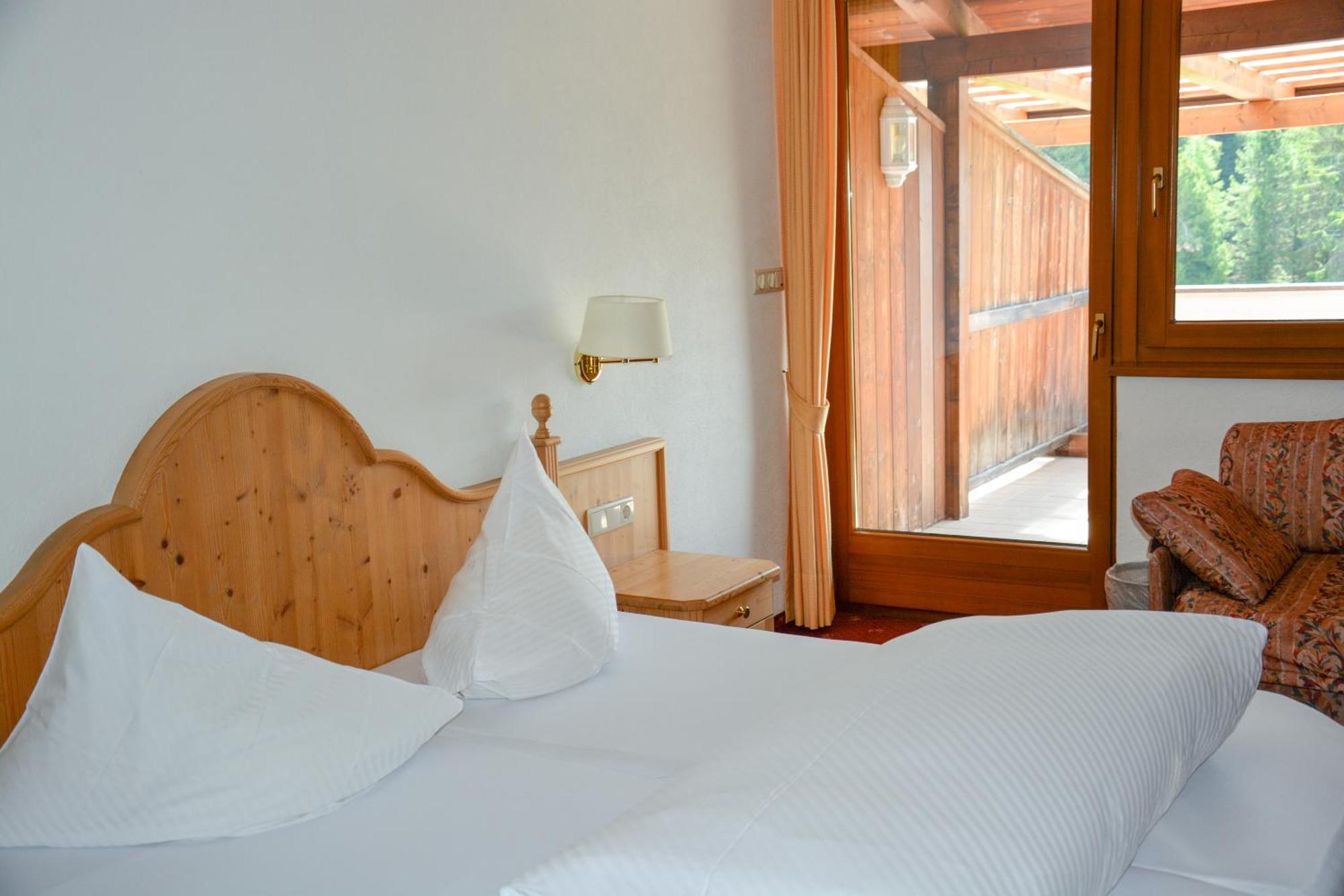 Berghotel Zum Zirm Collalbo Esterno foto