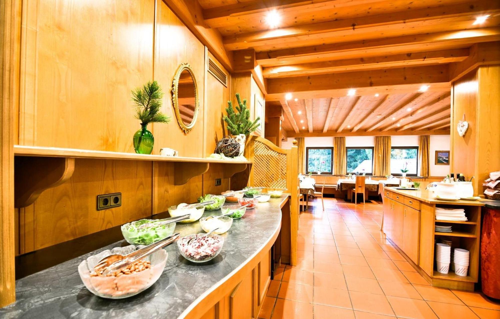 Berghotel Zum Zirm Collalbo Esterno foto