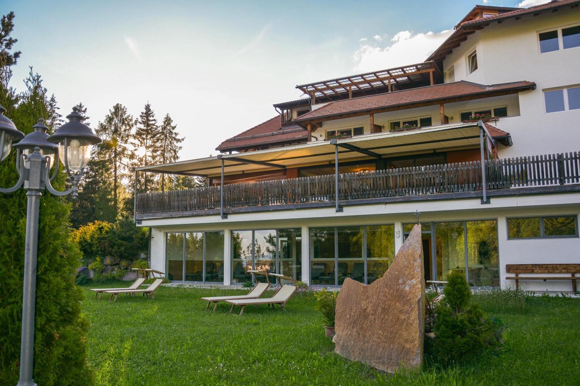 Berghotel Zum Zirm Collalbo Esterno foto