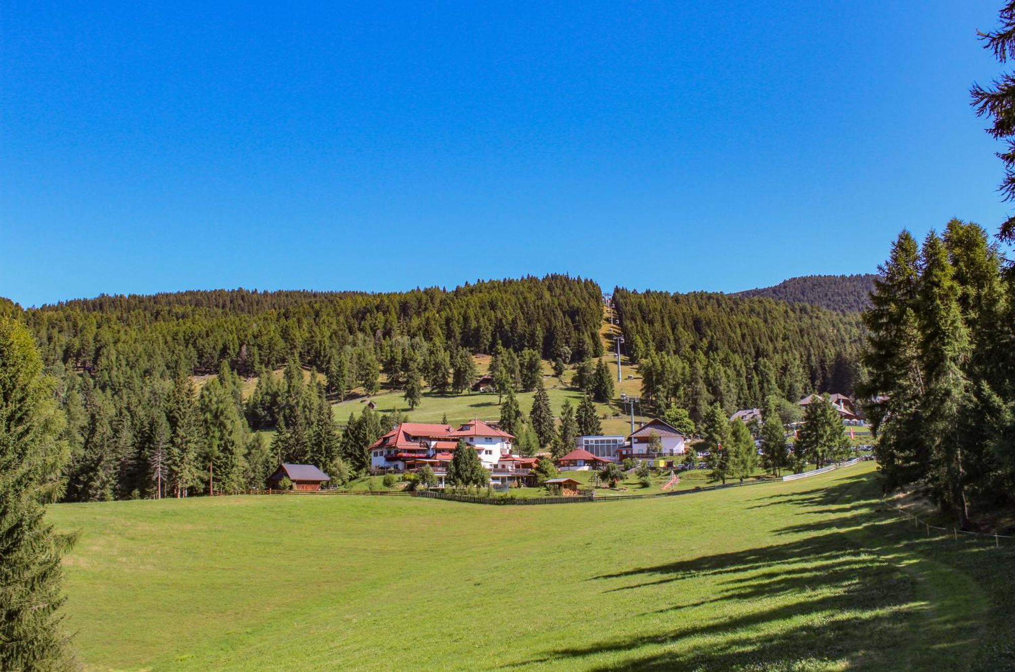 Berghotel Zum Zirm Collalbo Esterno foto