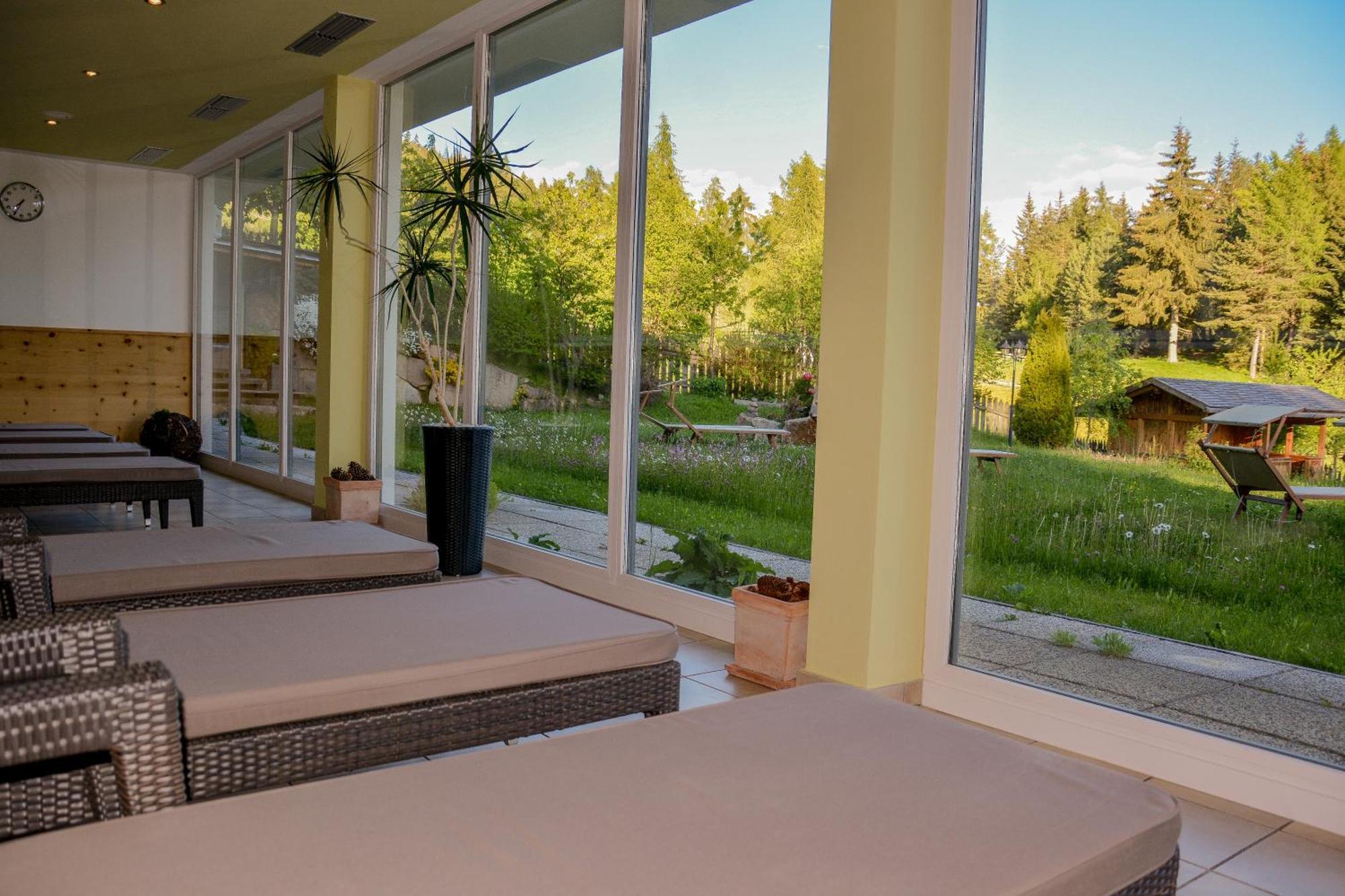 Berghotel Zum Zirm Collalbo Esterno foto
