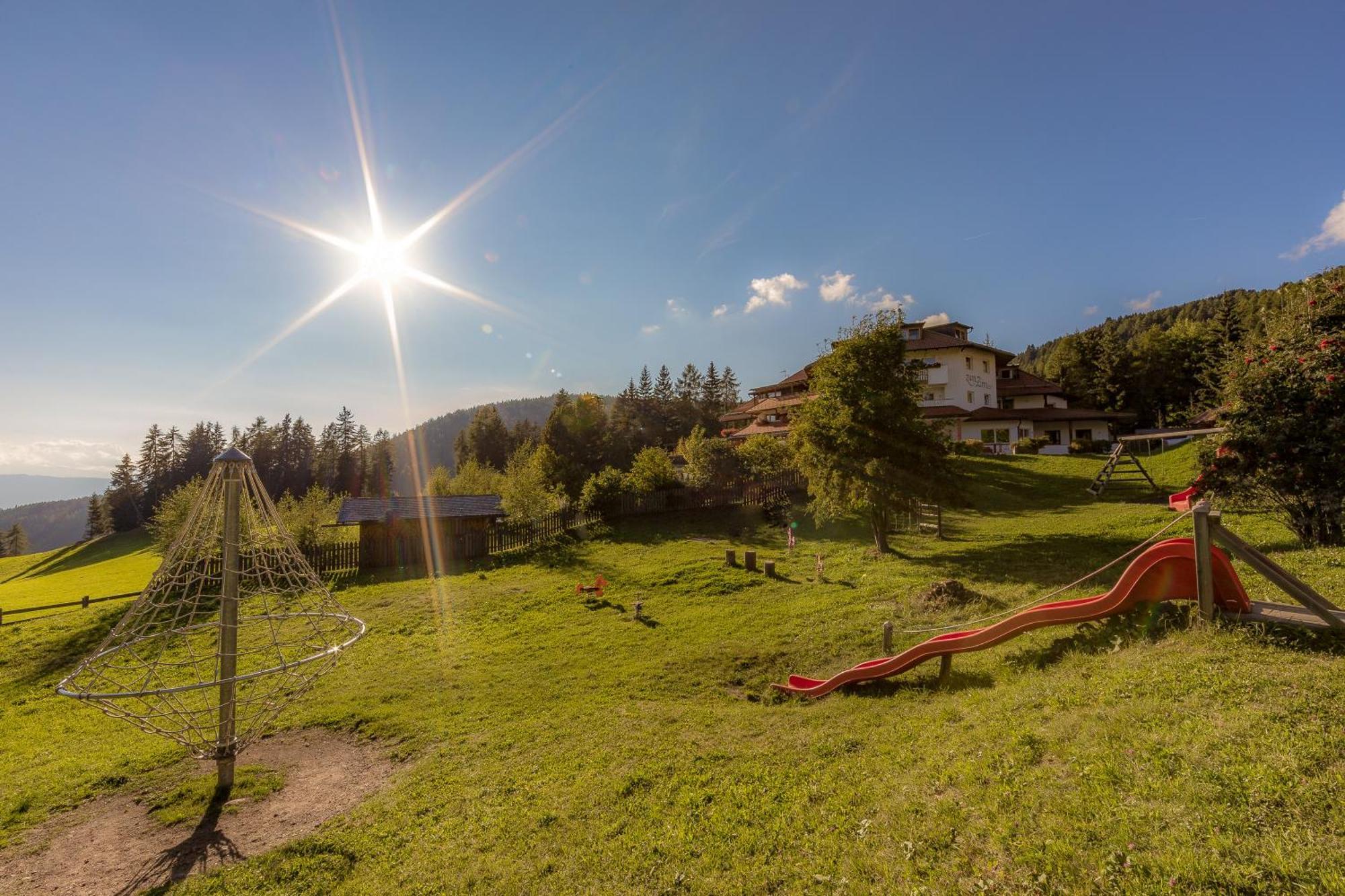 Berghotel Zum Zirm Collalbo Esterno foto