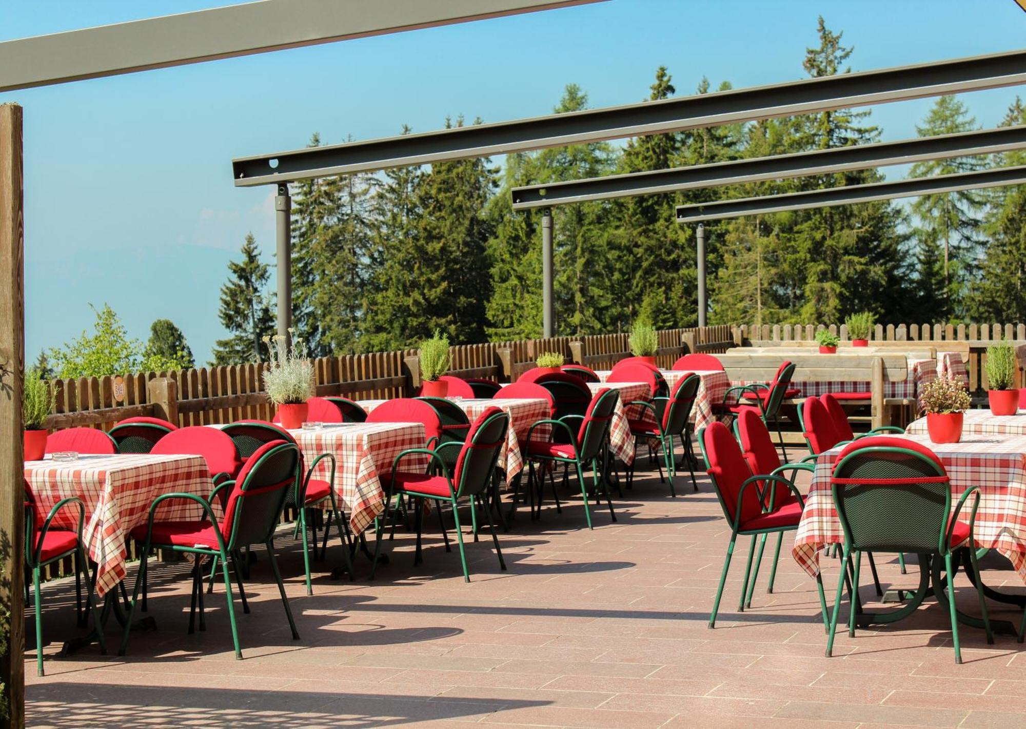 Berghotel Zum Zirm Collalbo Esterno foto